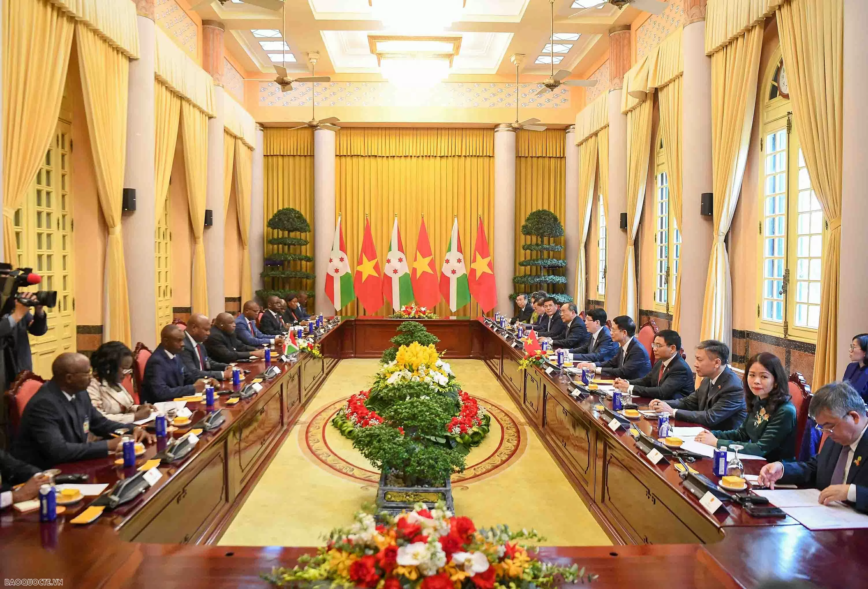 tin hội đàm