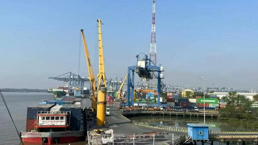 Vietnam reviews, adjusts import tariffs to promote trade balance