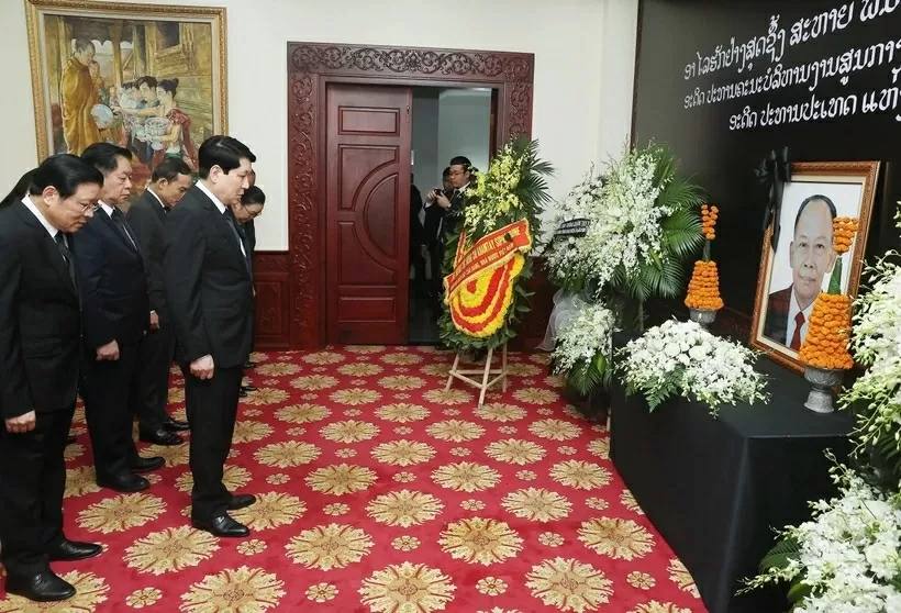 Vietnamese leaders pay final respects to former Lao President Khamtay Siphandone