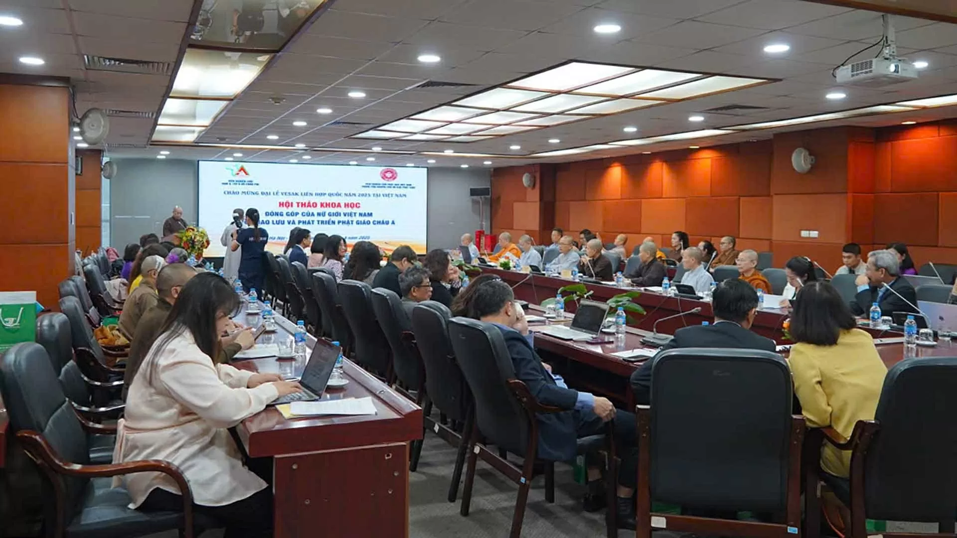 'Đóng góp của nữ giới Việt Nam với giao lưu và phát triển Phật giáo châu Á'