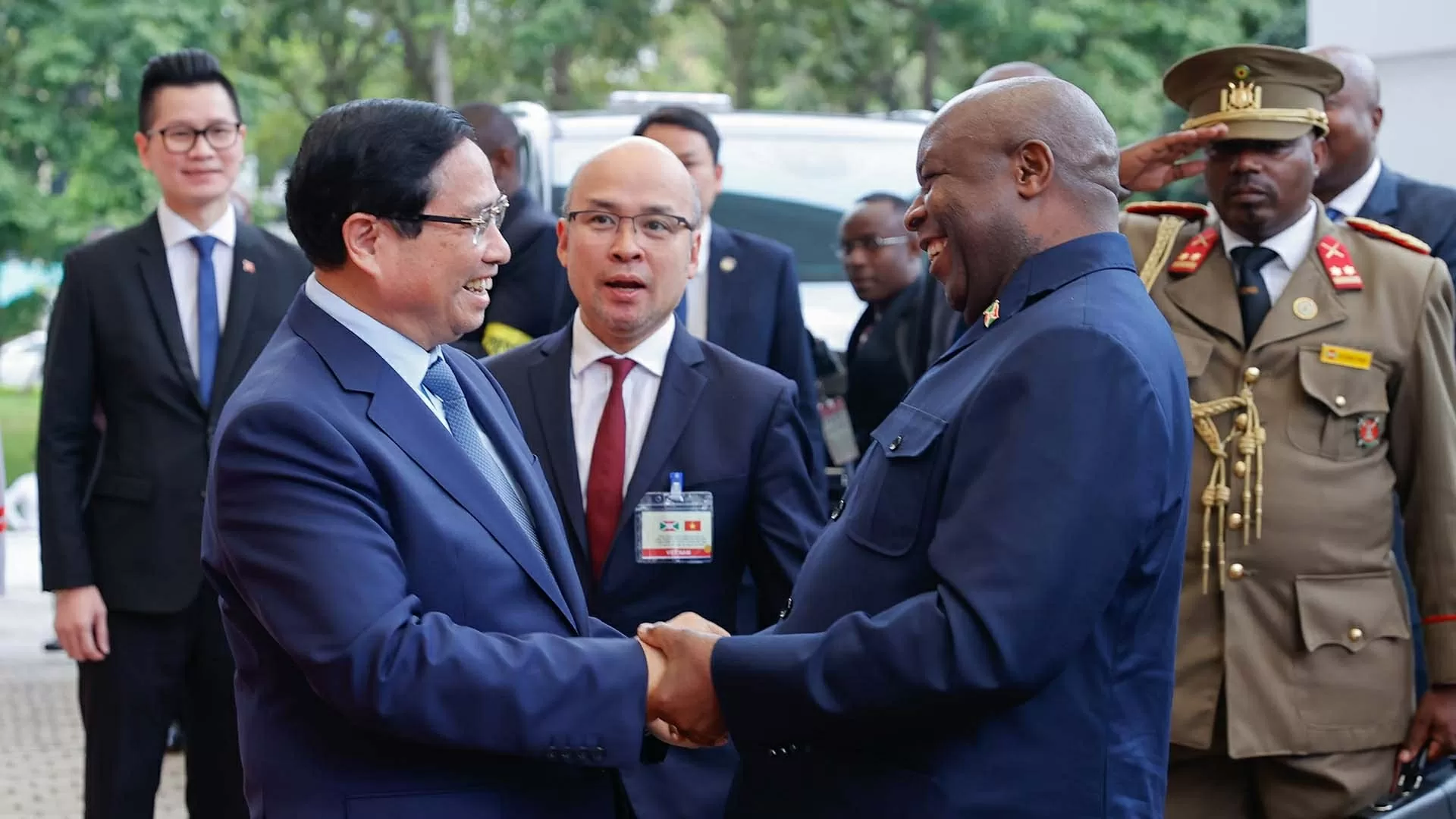 PM Pham Minh Chinh meets with Burundian President Évariste Ndayishimiye