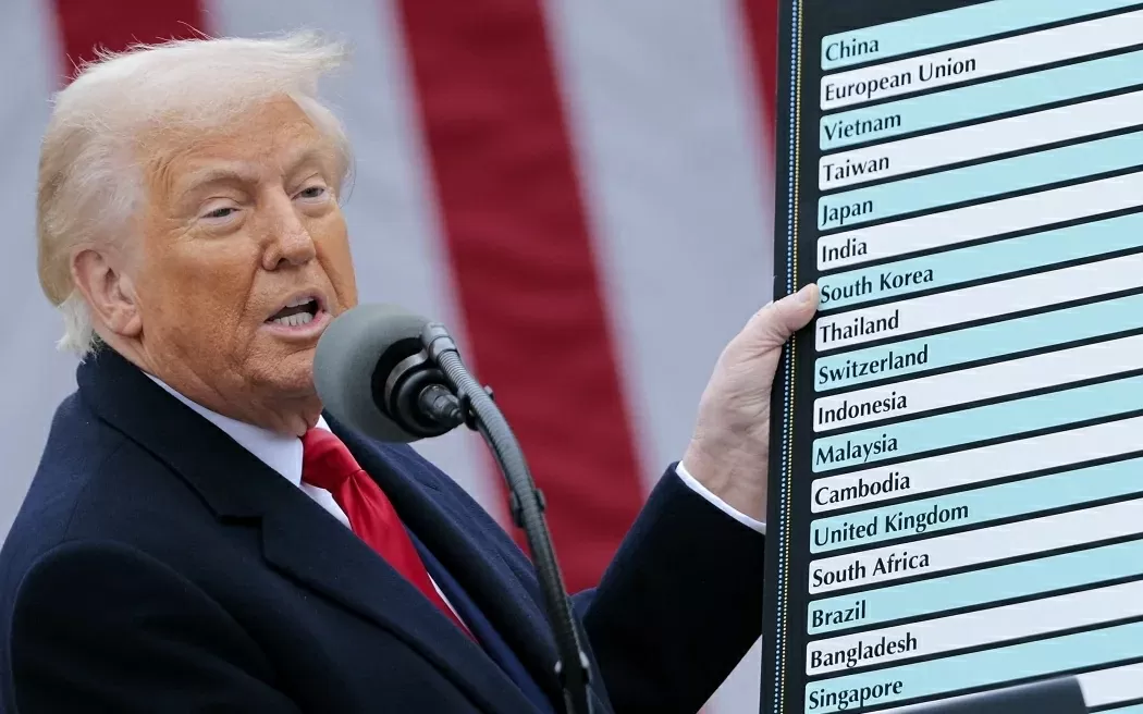 Tổng thống Donald Trump tuyên bố mức thuế 31% đối với hàng nhập khẩu từ Nam Phi vào Mỹ. (Nguồn: RNZ)