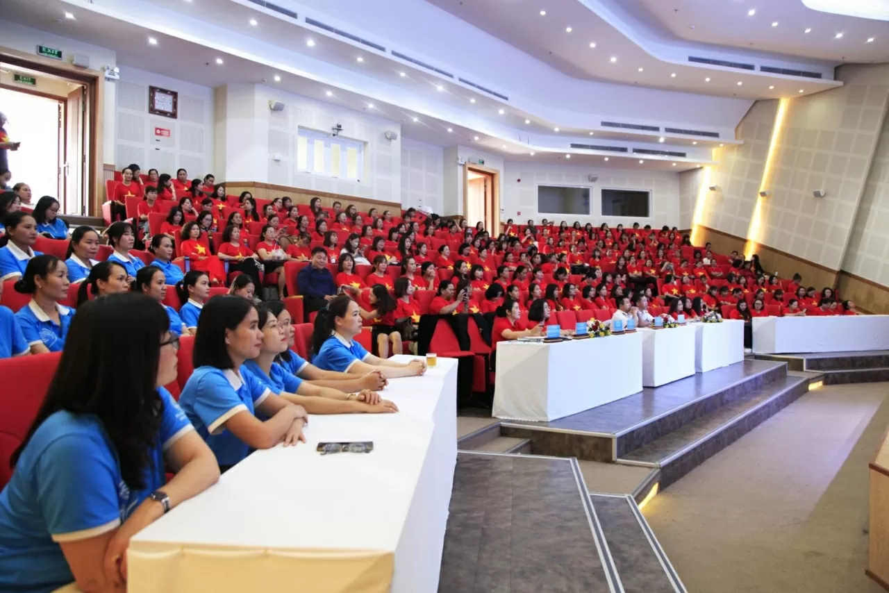 Quang cảnh buổi tuyên truyền cho hội viên phụ nữ. (Ảnh: Lê Ngọc)
