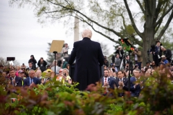 Ảnh ấn tượng: Tổng thống Donald Trump công bố chính sách thuế quan dậy sóng toàn cầu, Hàn Quốc chuẩn bị một cuộc bầu cử bất thường