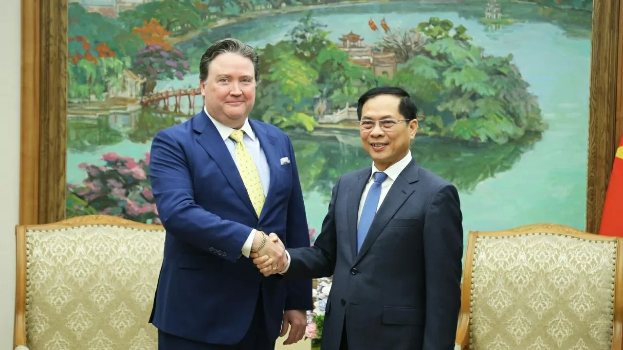 Deputy PM, FM Bui Thanh Son receives US Ambassador Marc E. Knapper to Vietnam