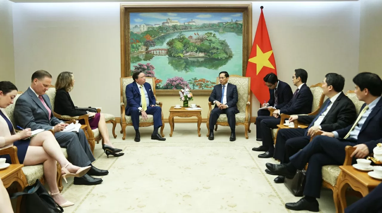 Deputy PM, FM Bui Thanh Son receives US Ambassador Marc E. Knapper to Vietnam