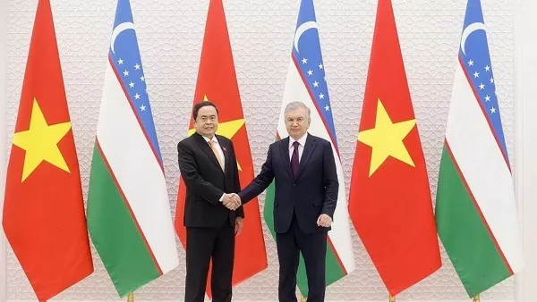 NA Chairman Tran Thanh Man meets with Uzbek President Shavkat Mirziyoyev in Tashkent