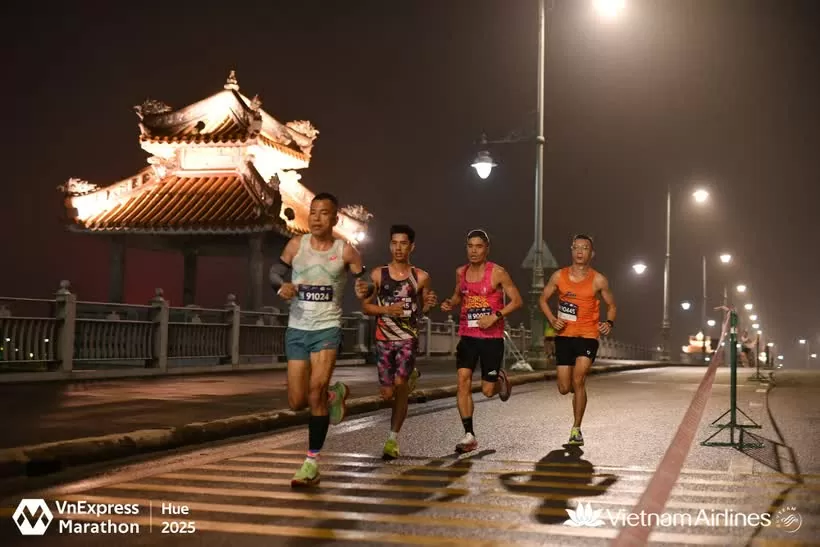 Over 12,000 runners take part in VnExpress Marathon Hue 2025