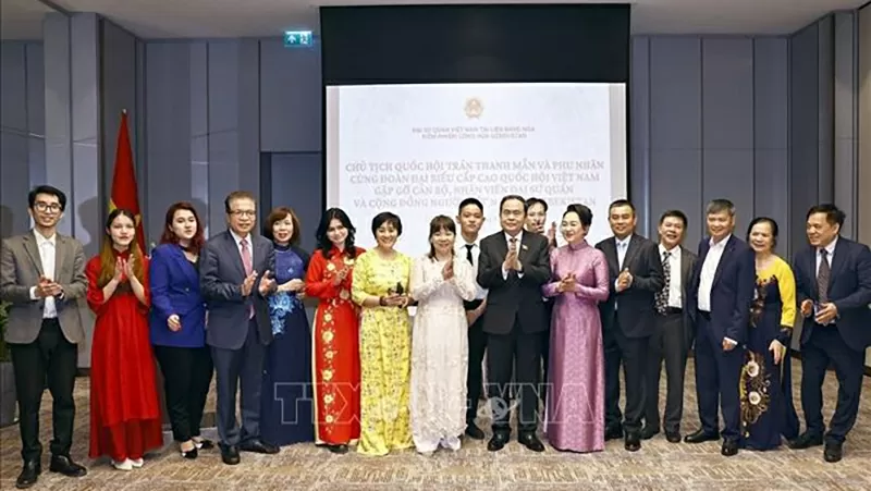 Chủ tịch Quốc hội Trần Thanh Mẫn gặp gỡ cộng đồng người Việt Nam tại Uzbekistan Chủ tịch Quốc hội Trần Thanh Mẫn gặp gỡ cộng đồng người Việt Nam tại Uzbekistan