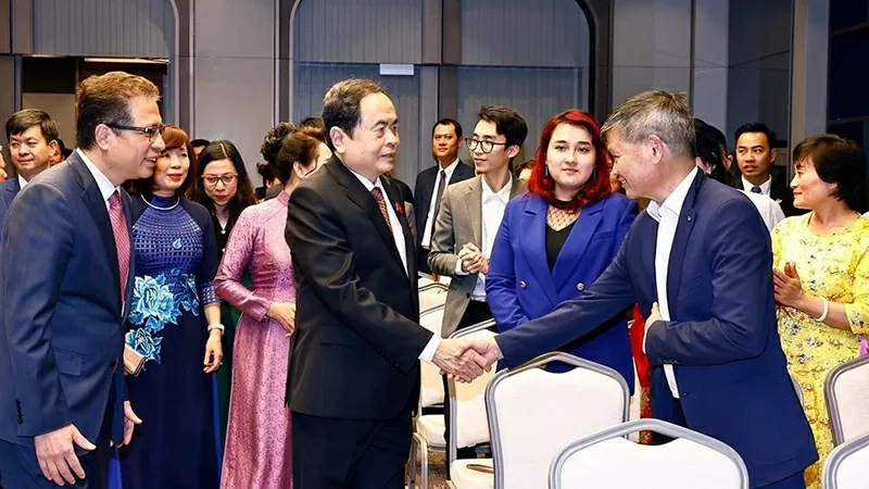Chủ tịch Quốc hội Trần Thanh Mẫn gặp gỡ cộng đồng người Việt Nam tại Uzbekistan Chủ tịch Quốc hội Trần Thanh Mẫn gặp gỡ cộng đồng người Việt Nam tại Uzbekistan