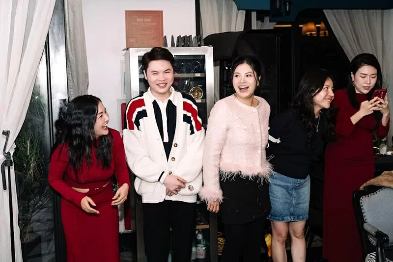 Bí quyết livestream bền bỉ: Cây Rơm Cosmetics và câu chuyện giữ nhiệt 20h liên tiếp