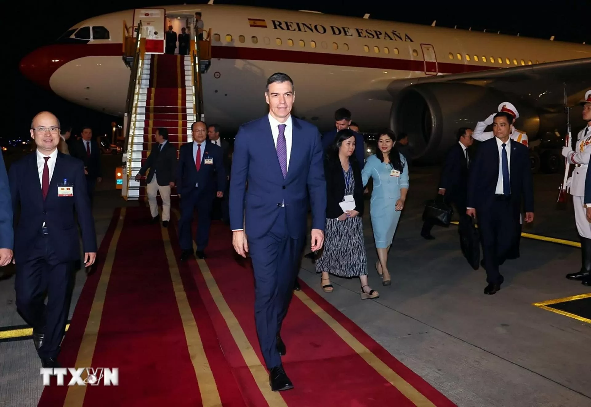 Thủ tướng Tây Ban Nha Pedro Sánchez đến Hà Nội, bắt đầu thăm chính thức Việt Nam. (Nguồn: TTXVN)