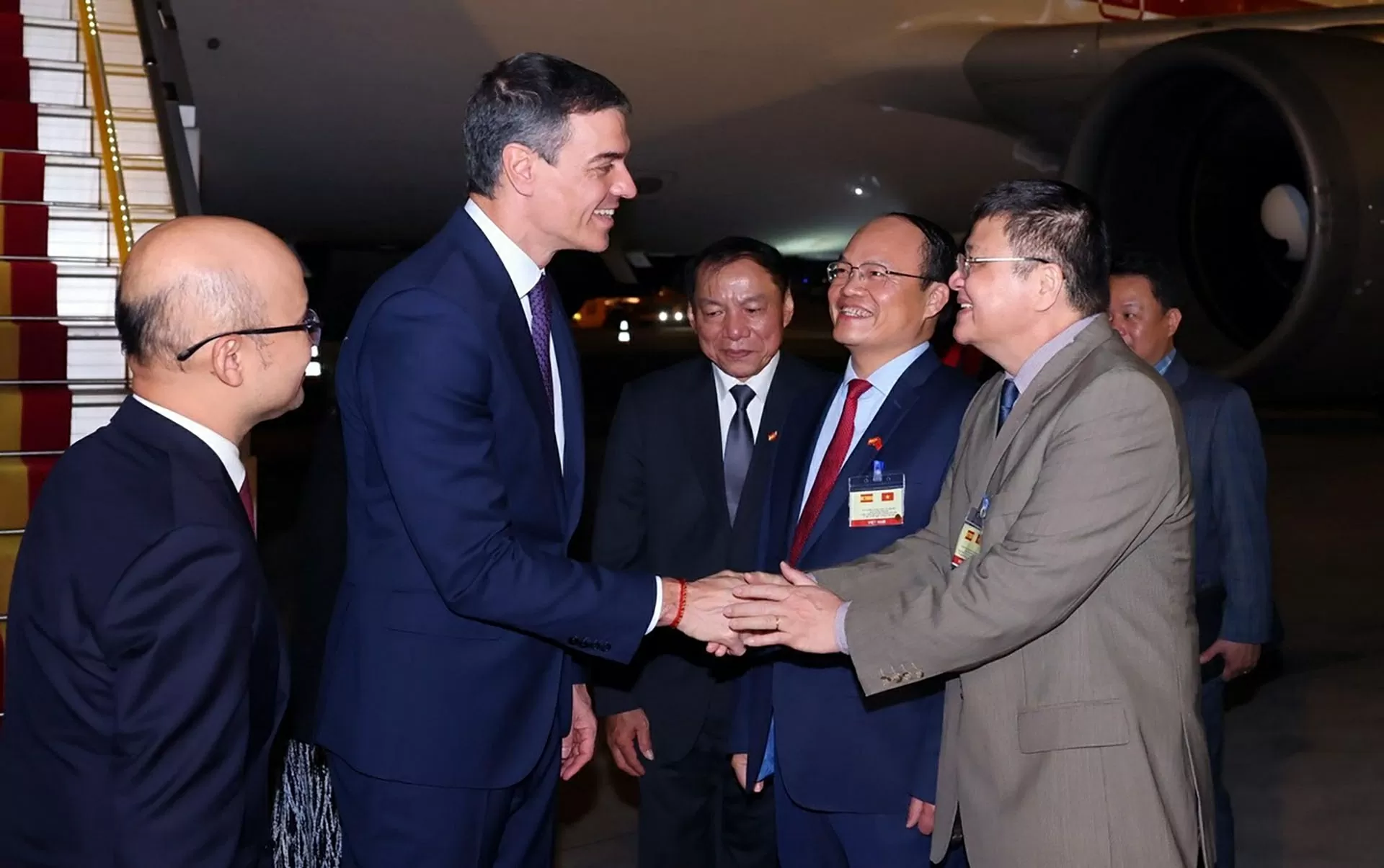 Thủ tướng Tây Ban Nha Pedro Sánchez đến Hà Nội, bắt đầu chuyến thăm chính thức Việt Nam