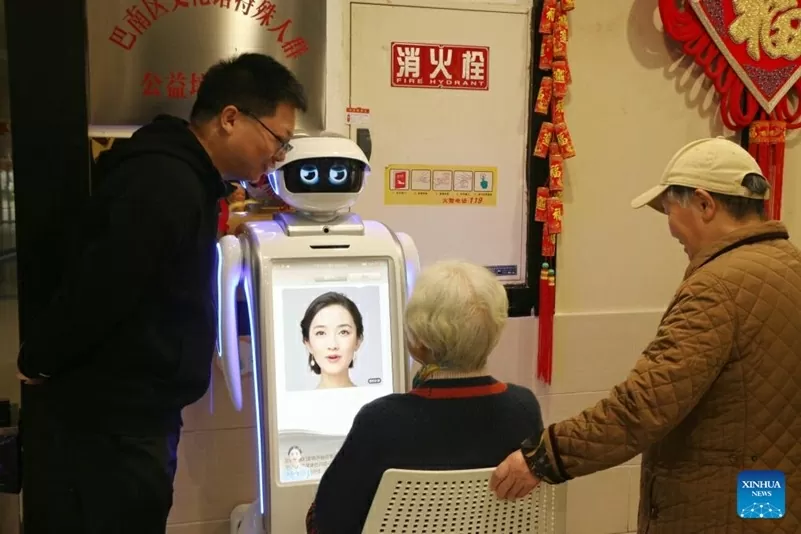Trung Quốc: Robot cảm xúc chăm sóc người cao tuổi được khen hết lời Trung Quốc: Robot cảm xúc chăm sóc người cao tuổi được khen hết lời