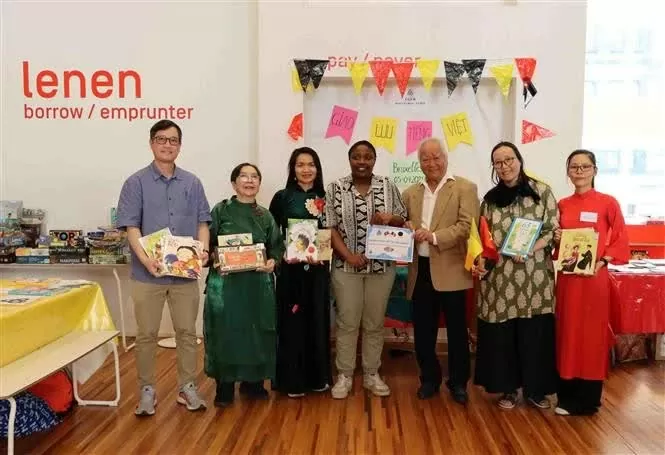 Vietnamese language honoured at Brussels-based Muntpunt library