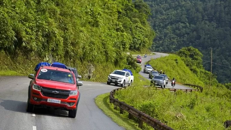 Làm thế nào phanh an toàn khi lái xe xuống dốc trên đường đèo núi Làm thế nào phanh an toàn khi lái xe xuống dốc trên đường đèo núi