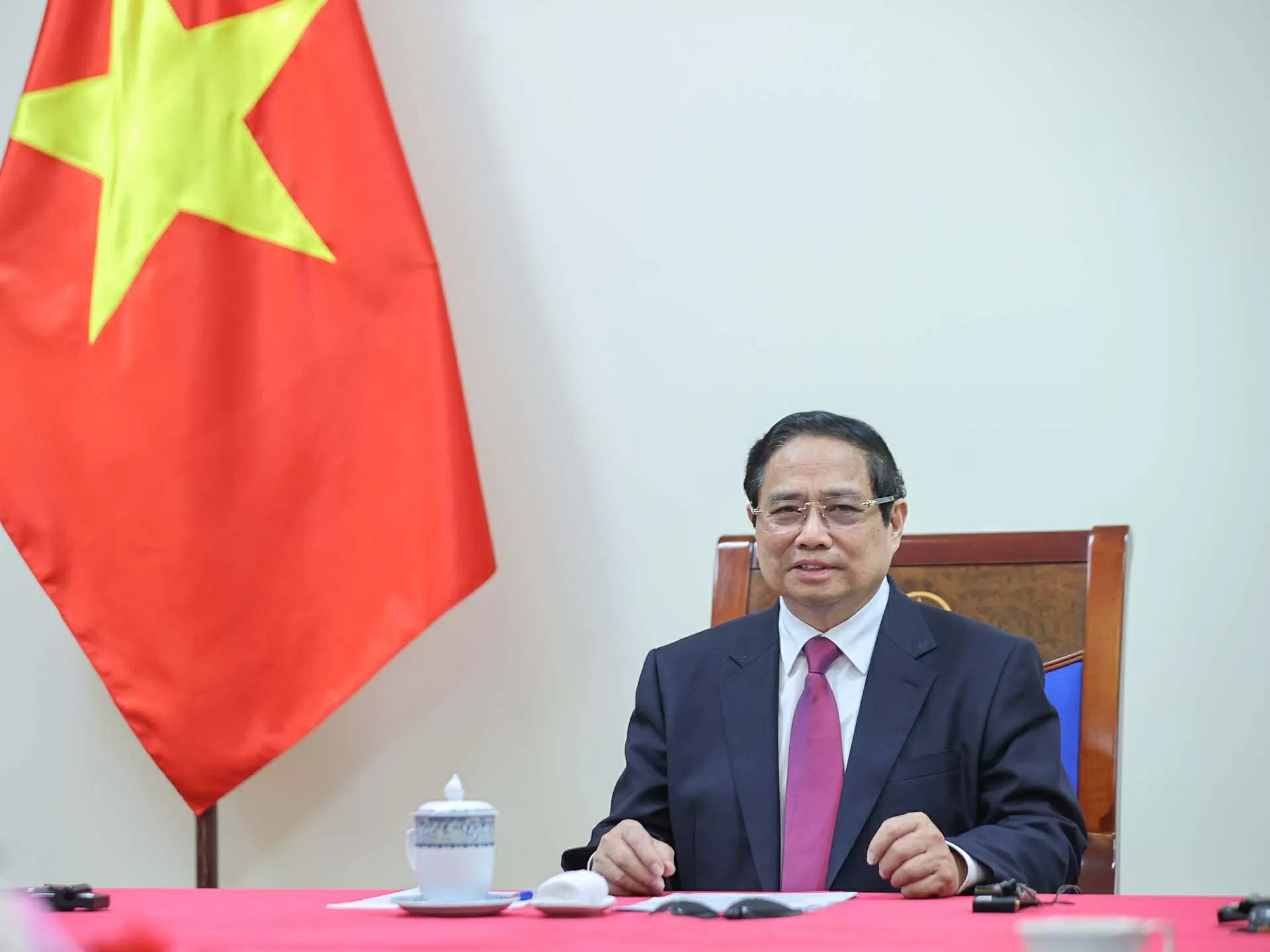 Vietnam, New Zealand Prime Ministers hold phone talks