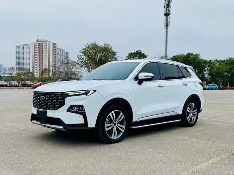 Ford Territory giảm giá mạnh tại Việt Nam, cạnh tranh trực tiếp với Mazda CX-5
