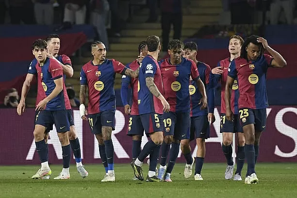 Ngả mũ trước kỷ lục bất bại và ghi bàn của Barcelona