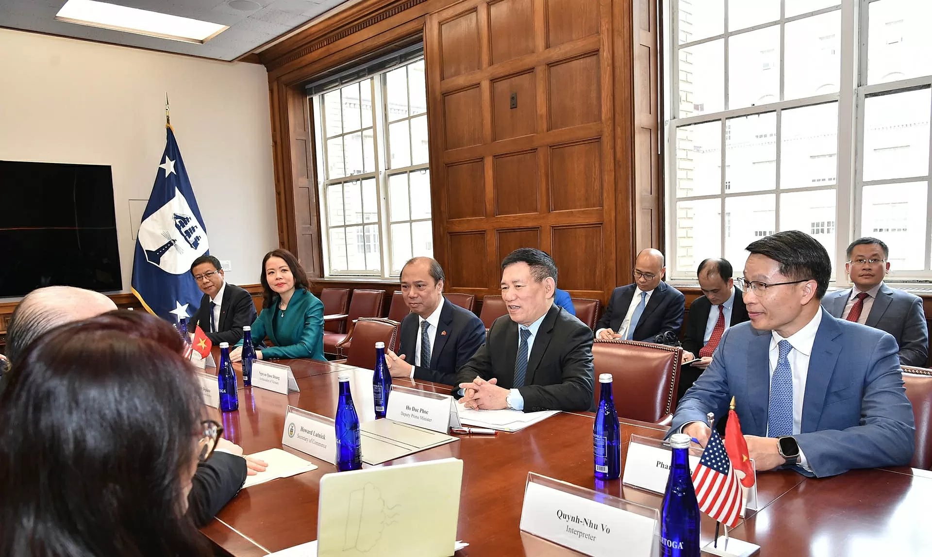 Deputy Prime Minister Ho Duc Phoc meets with US Treasury Secretary Scott Bessent, lead US negotiator for trade talks with Vietnm