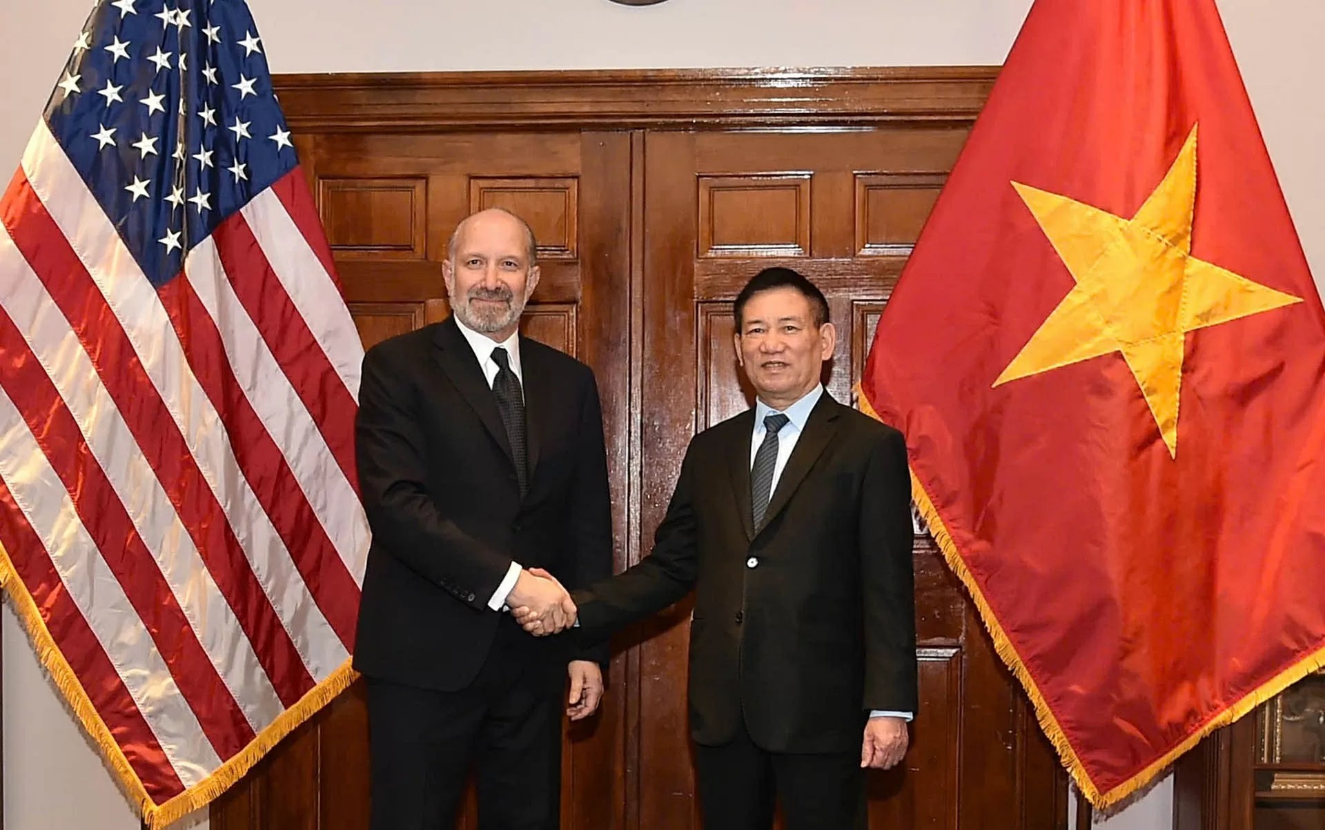 Deputy Prime Minister Ho Duc Phoc meets with US Treasury Secretary Scott Bessent, lead US negotiator for trade talks with Vietnm