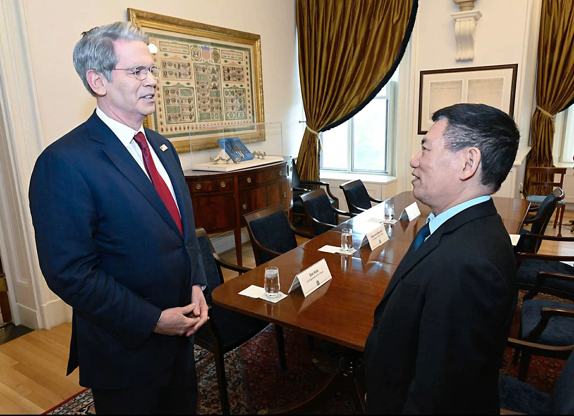 Deputy Prime Minister Ho Duc Phoc meets with US Treasury Secretary Scott Bessent, lead US negotiator for trade talks with Vietnm