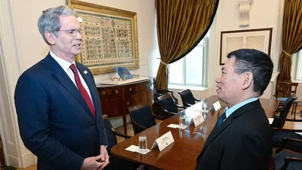 Deputy Prime Minister Ho Duc Phoc meets with US Treasury Secretary Scott Bessent, lead US negotiator for trade talks with Vietnm