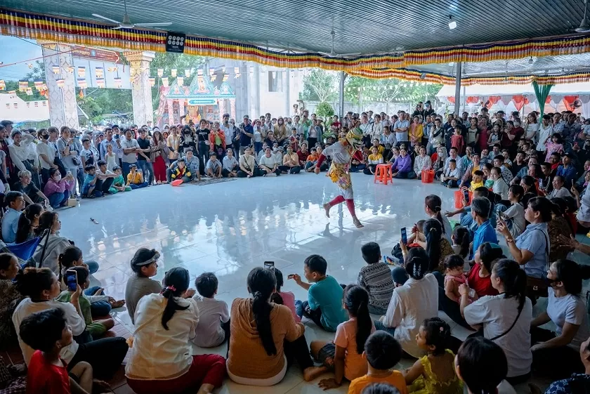 Người Khmer về chùa Tông Kim Quang đón Tết Chol Chnam Thmay