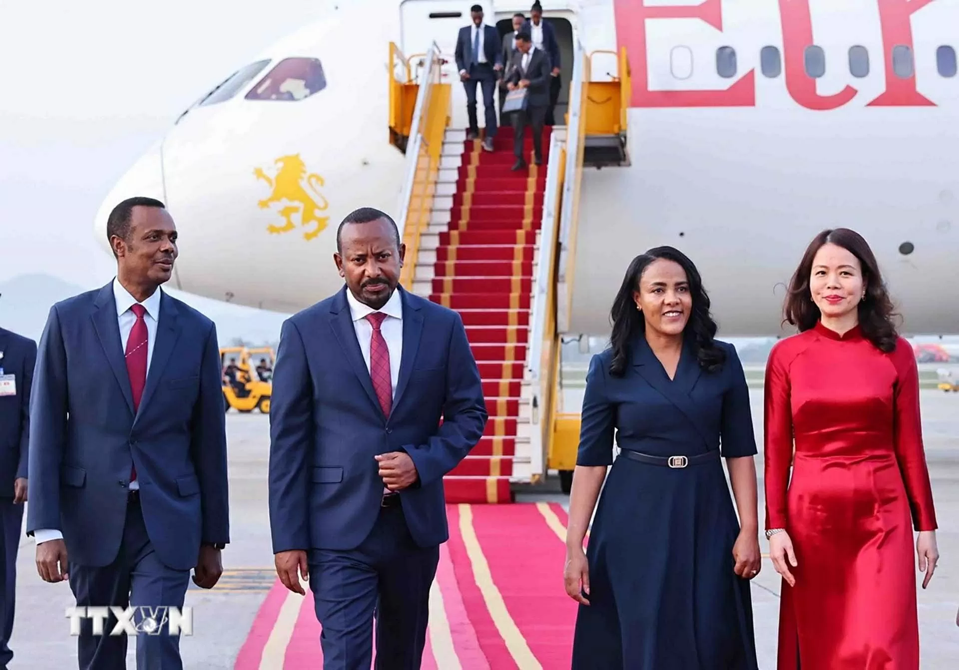 Thủ tướng Ethiopia và Phu nhân đến Hà Nội, bắt đầu chuyến thăm chính thức Việt Nam Thủ tướng Ethiopia và Phu nhân đến Hà Nội, bắt đầu chuyến thăm chính thức Việt Nam