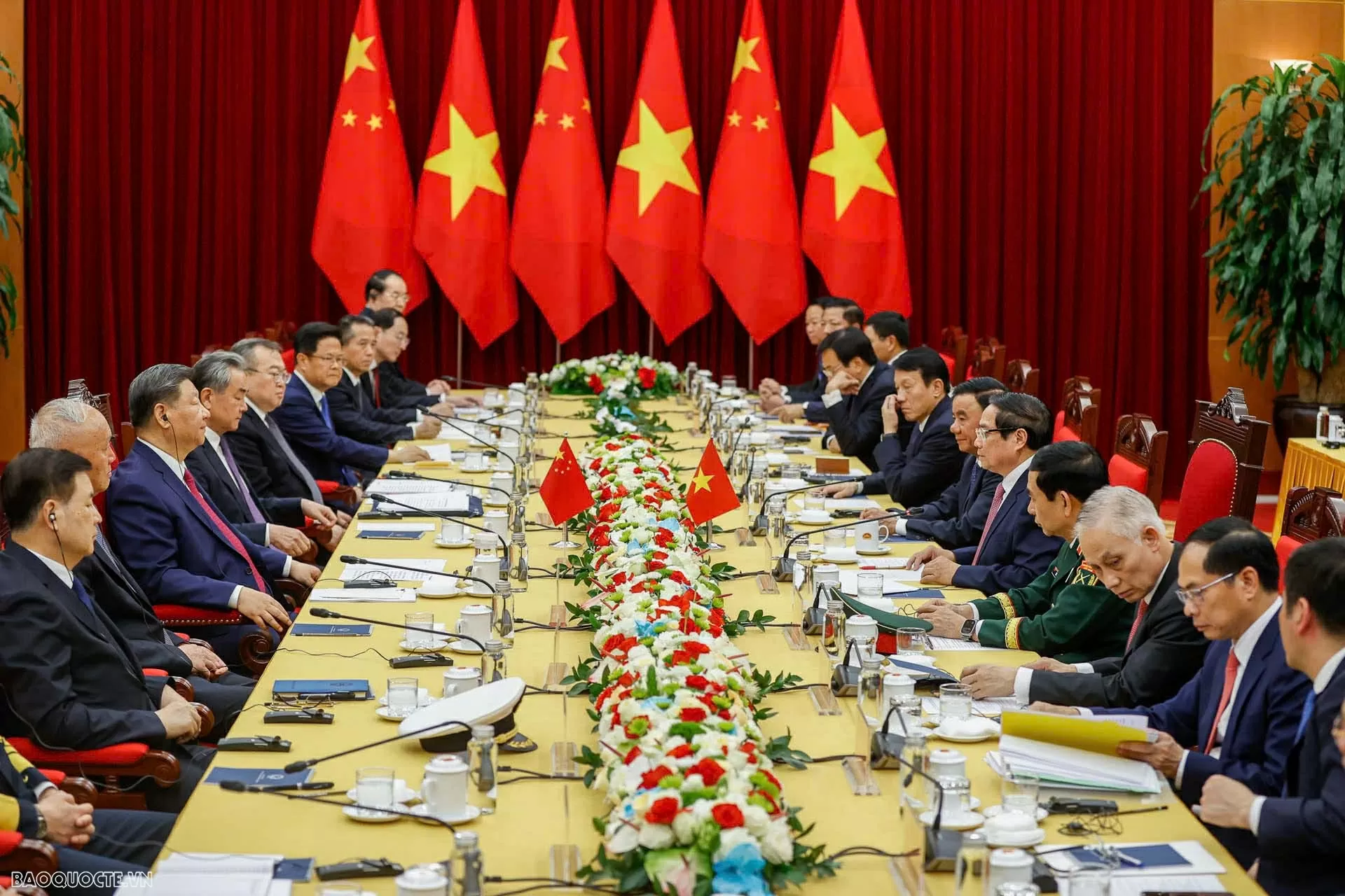 Prime Minister Pham Minh Chinh meets with China’s top leader Xi Jinping