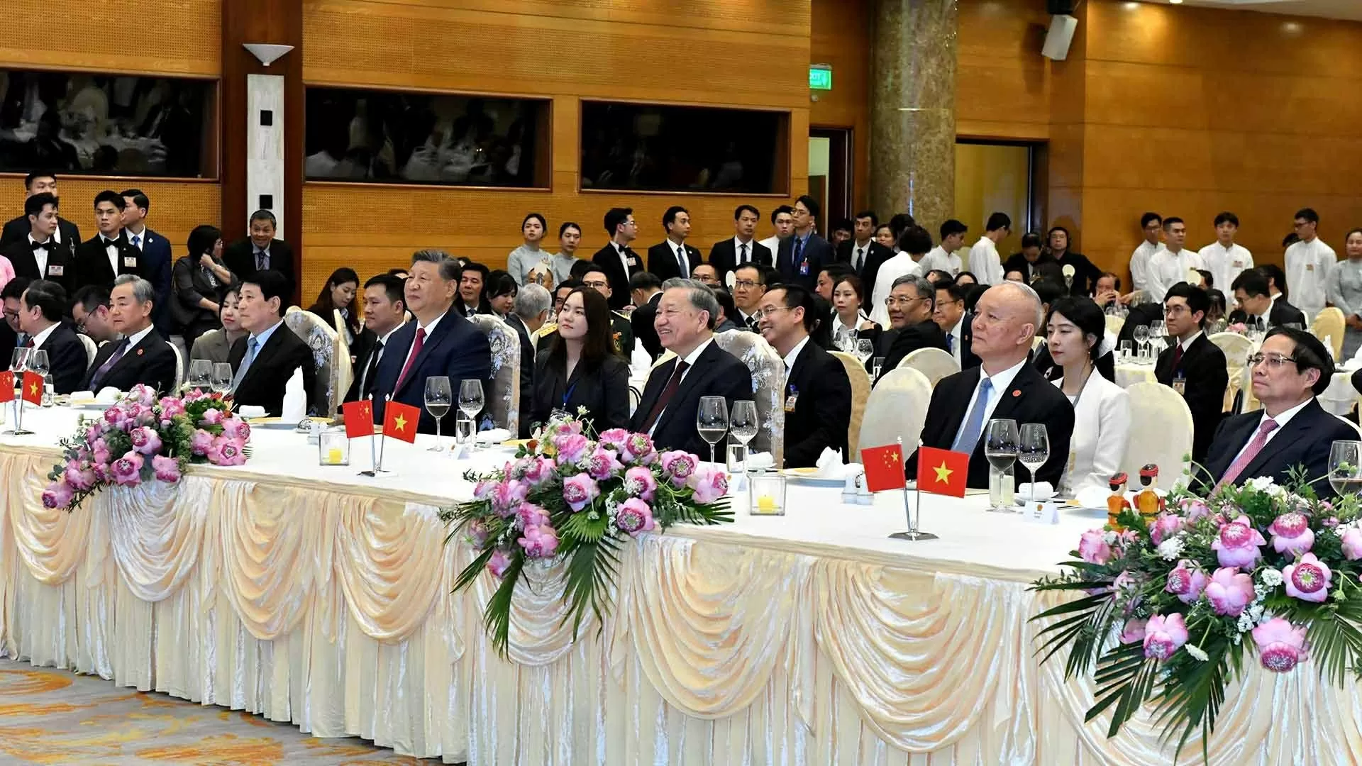 Grand banquet held in honour of Party General Secretary, President of China Xi Jinping in Hanoi