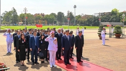 Tổng Bí thư, Chủ tịch nước Trung Quốc đặt vòng hoa và vào Lăng viếng Chủ tịch Hồ Chí Minh