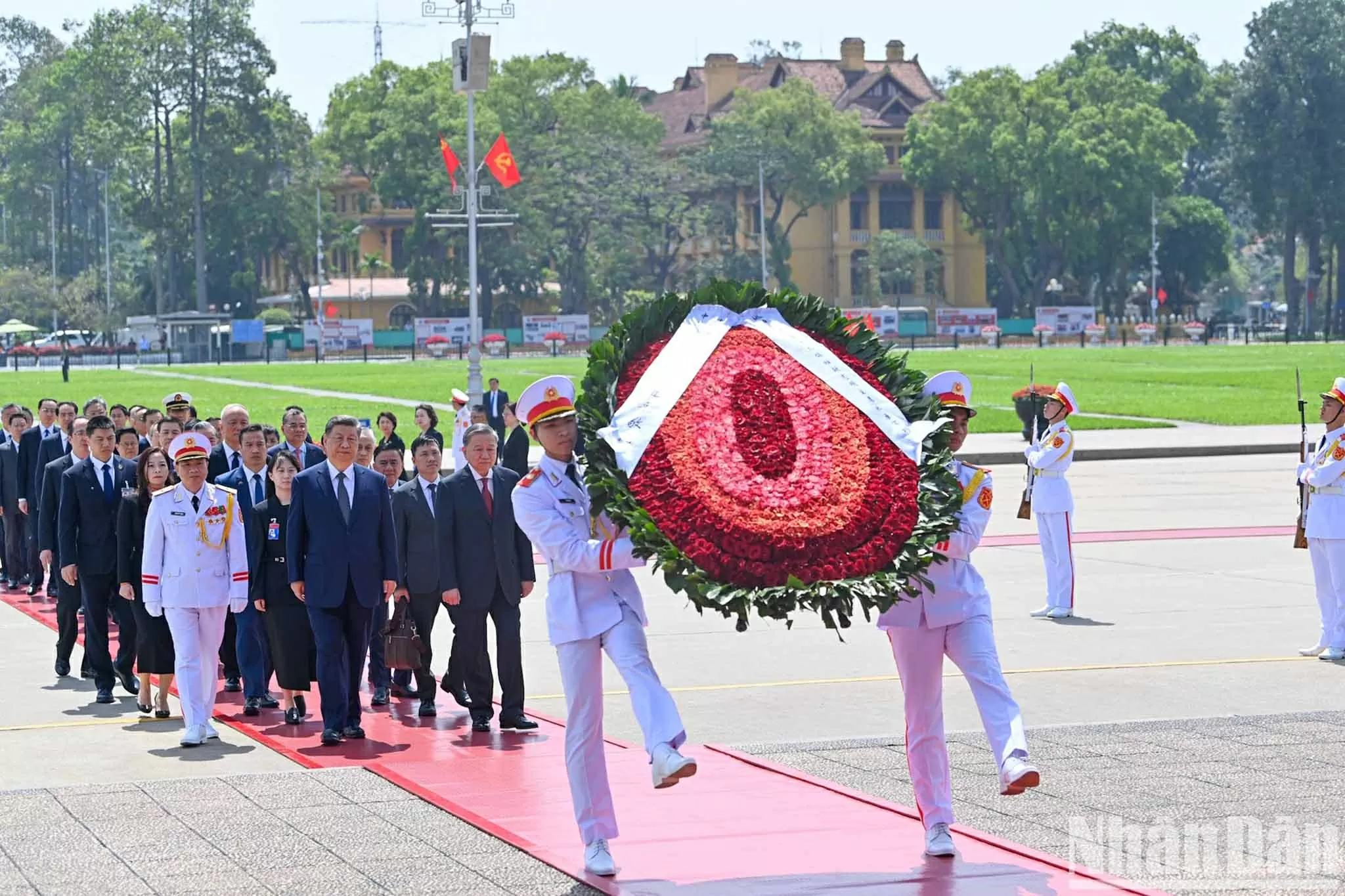 Tổng Bí thư, Chủ tịch nước Trung Quốc đặt vòng hoa và vào Lăng viếng Chủ tịch Hồ Chí Minh Tổng Bí thư, Chủ tịch nước Trung Quốc đặt vòng hoa và vào Lăng viếng Chủ tịch Hồ Chí Minh