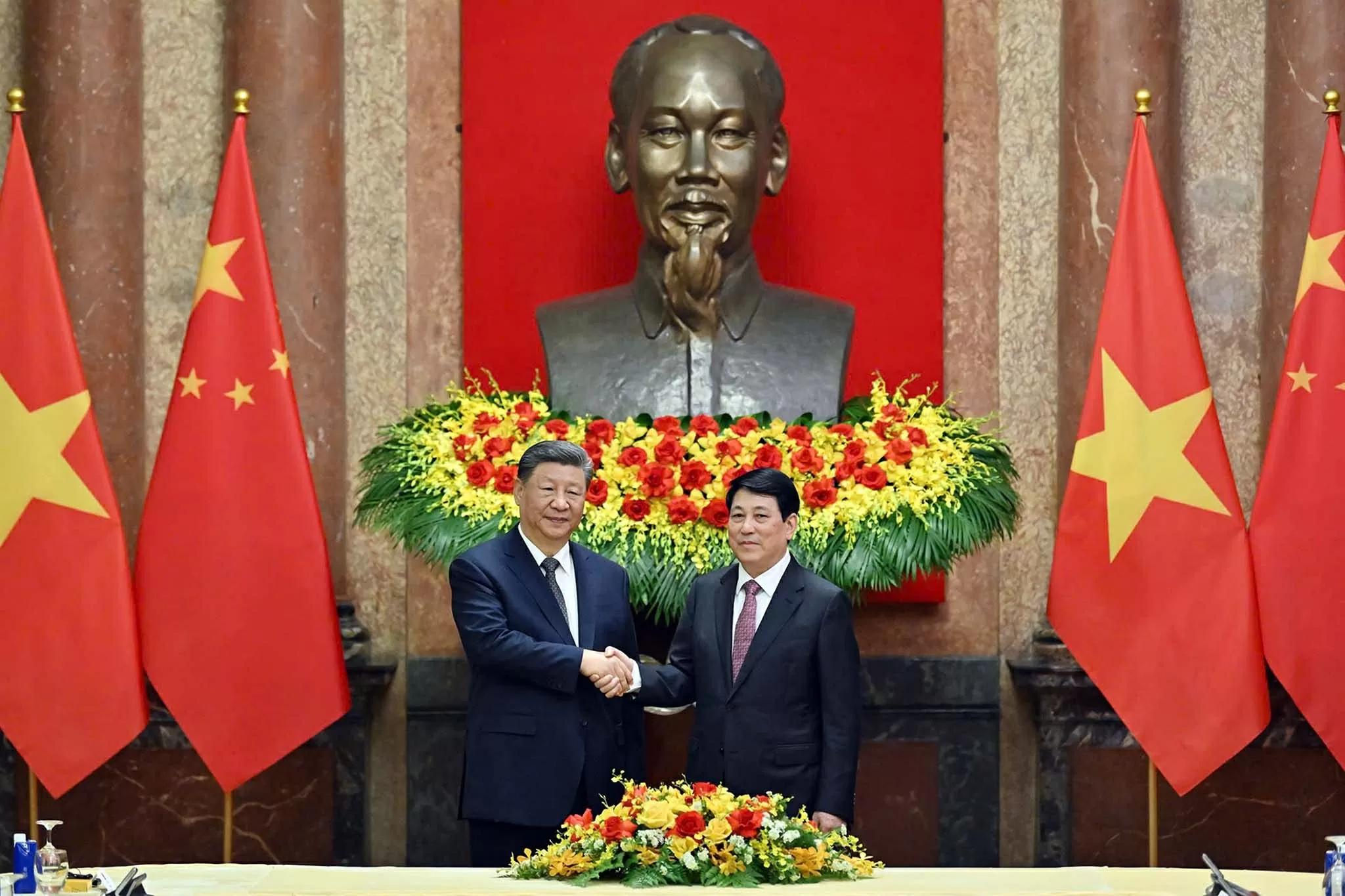 Chủ tịch nước Lương Cường hội đàm với Tổng Bí thư, Chủ tịch Trung Quốc Tập Cận Bình