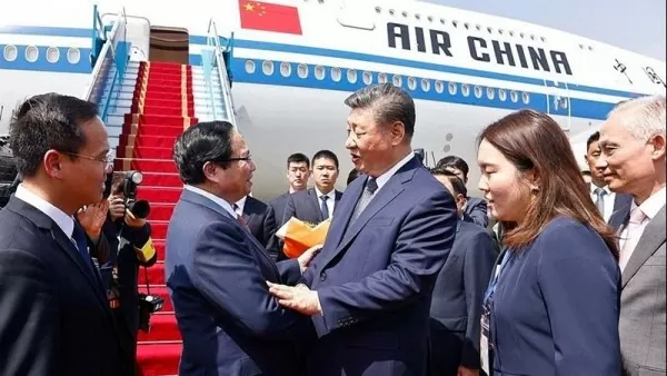 Prime Minister Pham Minh Chinh sees off General Secretary, President of China Xi Jinping at Noi Bai International Airport