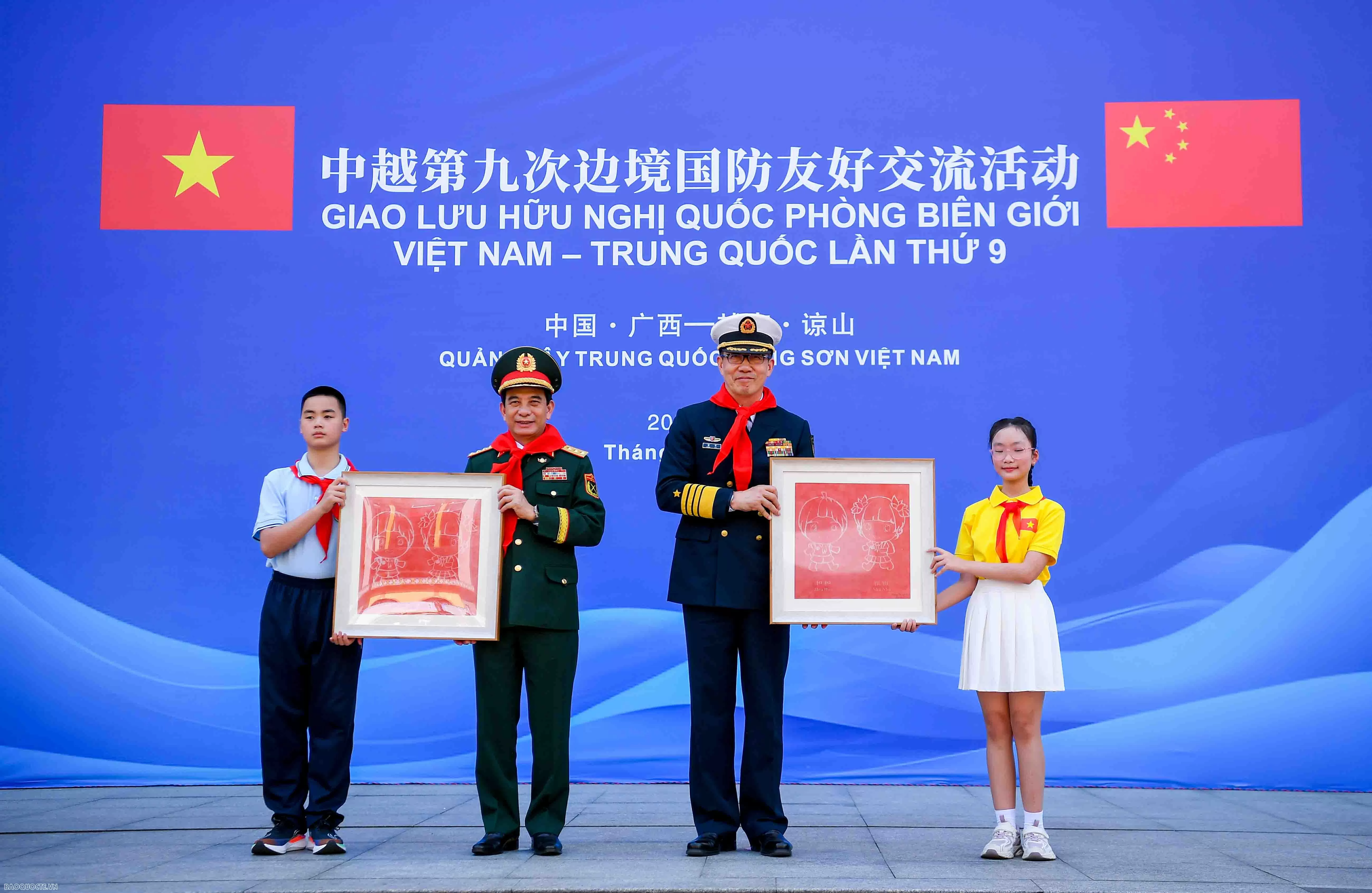 Bộ trưởng Phan Văn Giang và Bộ trưởng Đổng Quân thăm Trường Tiểu học số 4