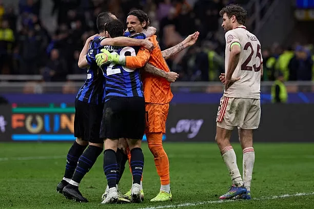 Muller cân bằng thành tích của Messi ở trận UEFA Champions League cuối cùng