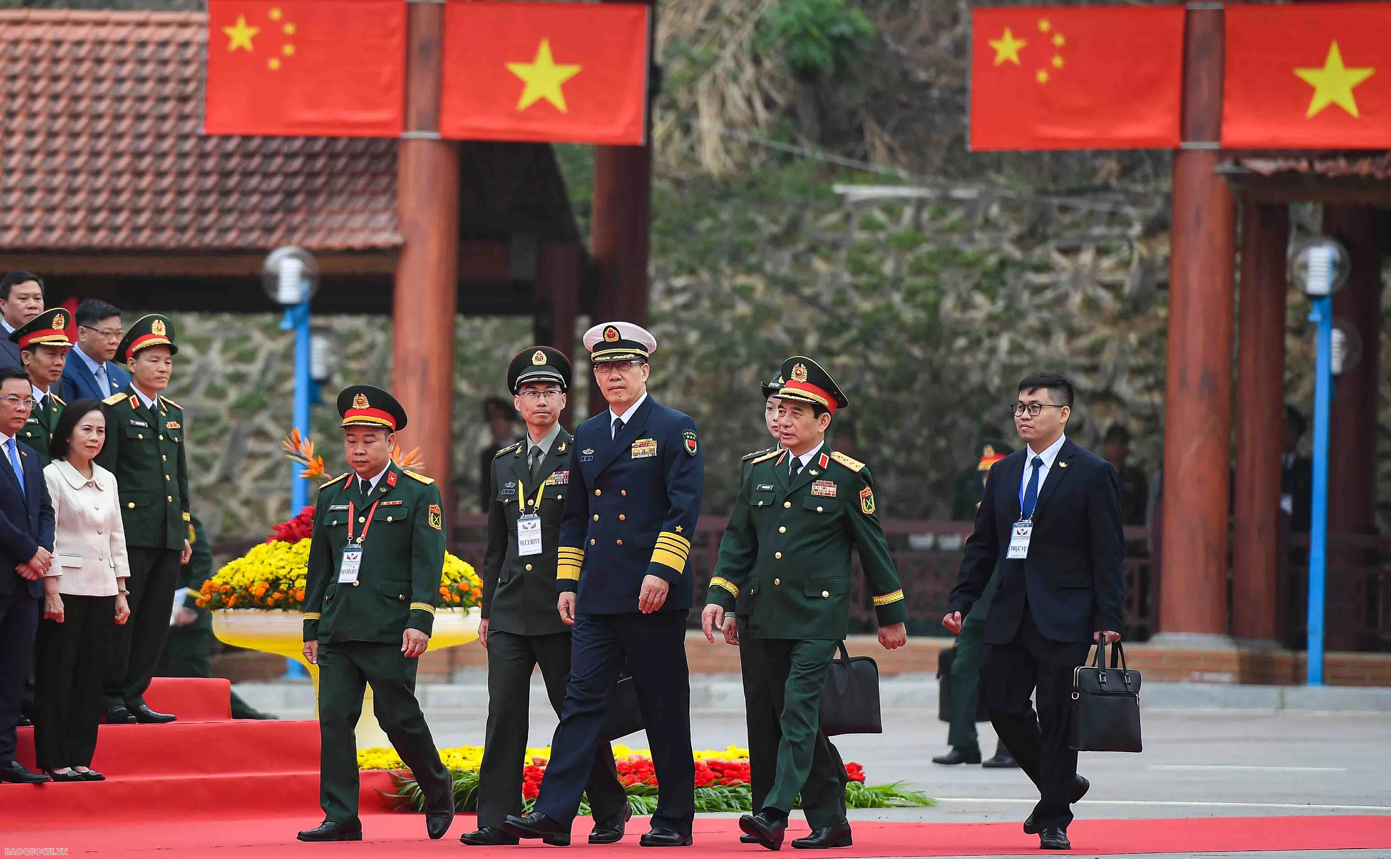 Đại tướng Phan Văn Giang đón Bộ trưởng Quốc phòng Việt Nam và Trung Quốc trồng cây tại biên giới hai nước