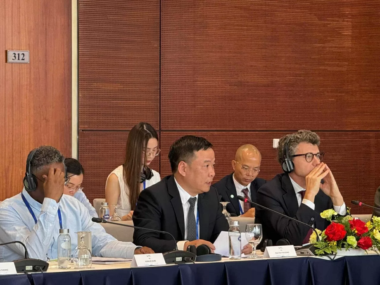 Phó Giám đốc Đại học Kinh tế Quốc tế quốc dân Bùi Huy Nhượng