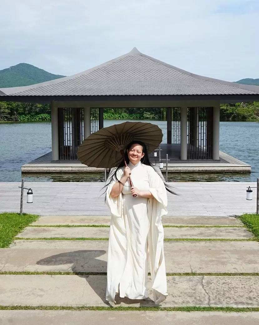Người phụ nữ gốc Việt đầu tiên bay vào vũ trụ mê diện áo dài