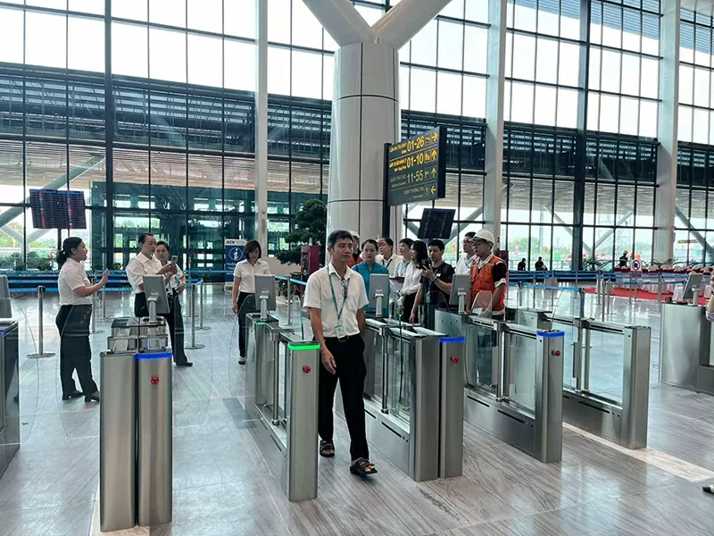 Vietnam Airlines tiên phong ứng dụng định danh và xác thực điện tử toàn trình trong thủ tục bay