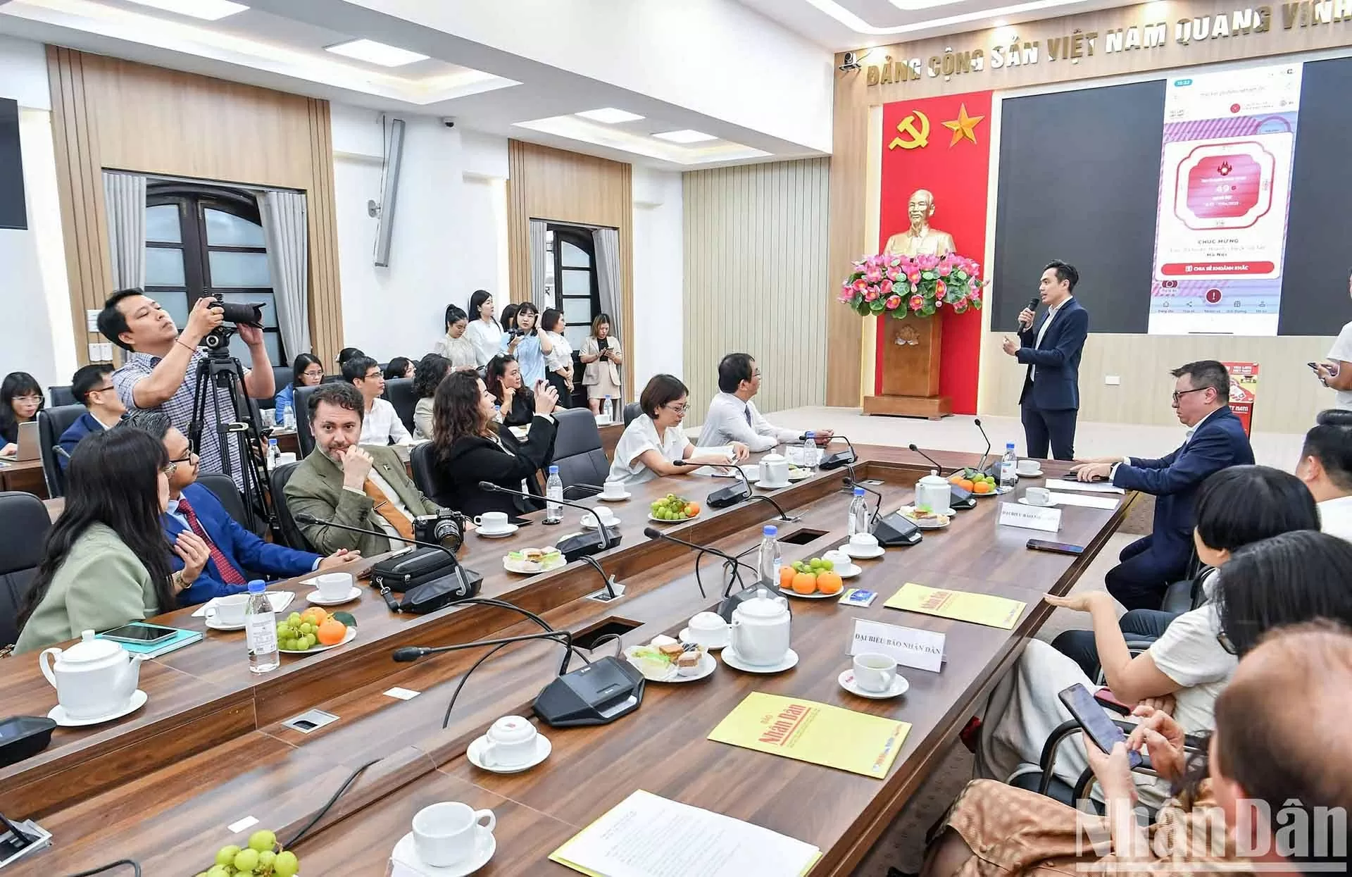Dự án ‘Yêu lắm Việt Nam’: Chạm để kết nối và lan tỏa những giá trị lịch sử, văn hóa