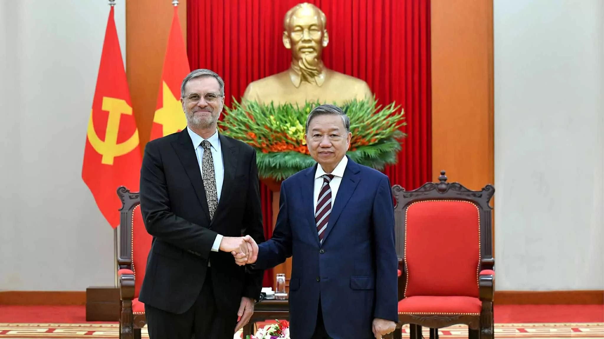 Việt Nam-Pháp thúc đẩy mạnh mẽ thương mại song phương và mở cửa hơn nữa thị trường mỗi bên Việt Nam-Pháp thúc đẩy mạnh mẽ thương mại song phương và mở cửa hơn nữa thị trường mỗi bên