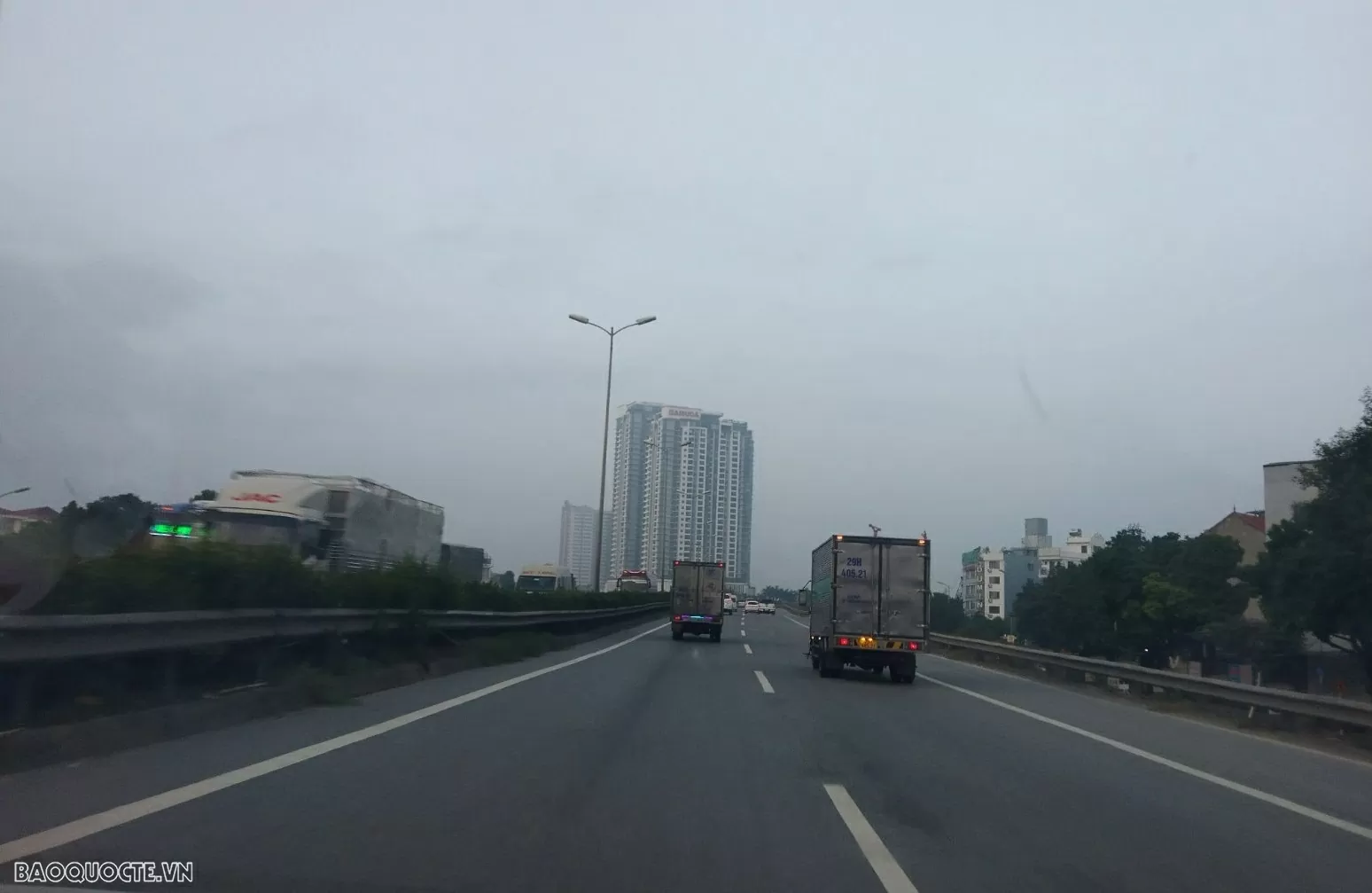 Tại sao lái xe ô tô trên đường cao tốc khó hơn so với chạy trong phố?