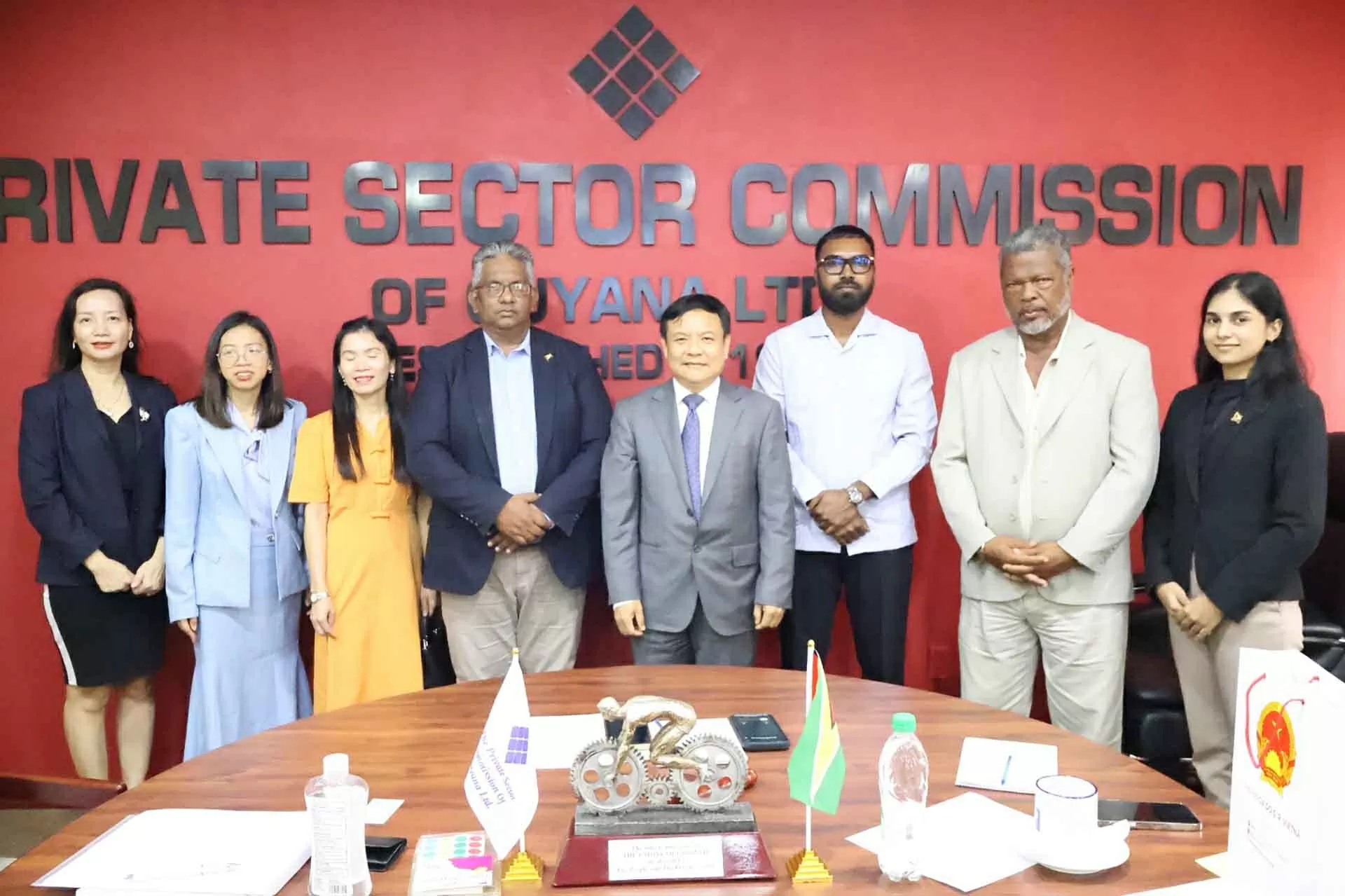 Đại sứ Bùi Văn Nghị trình Thư ủy nhiệm lên Tổng thống Cộng hoà hợp tác Guyana