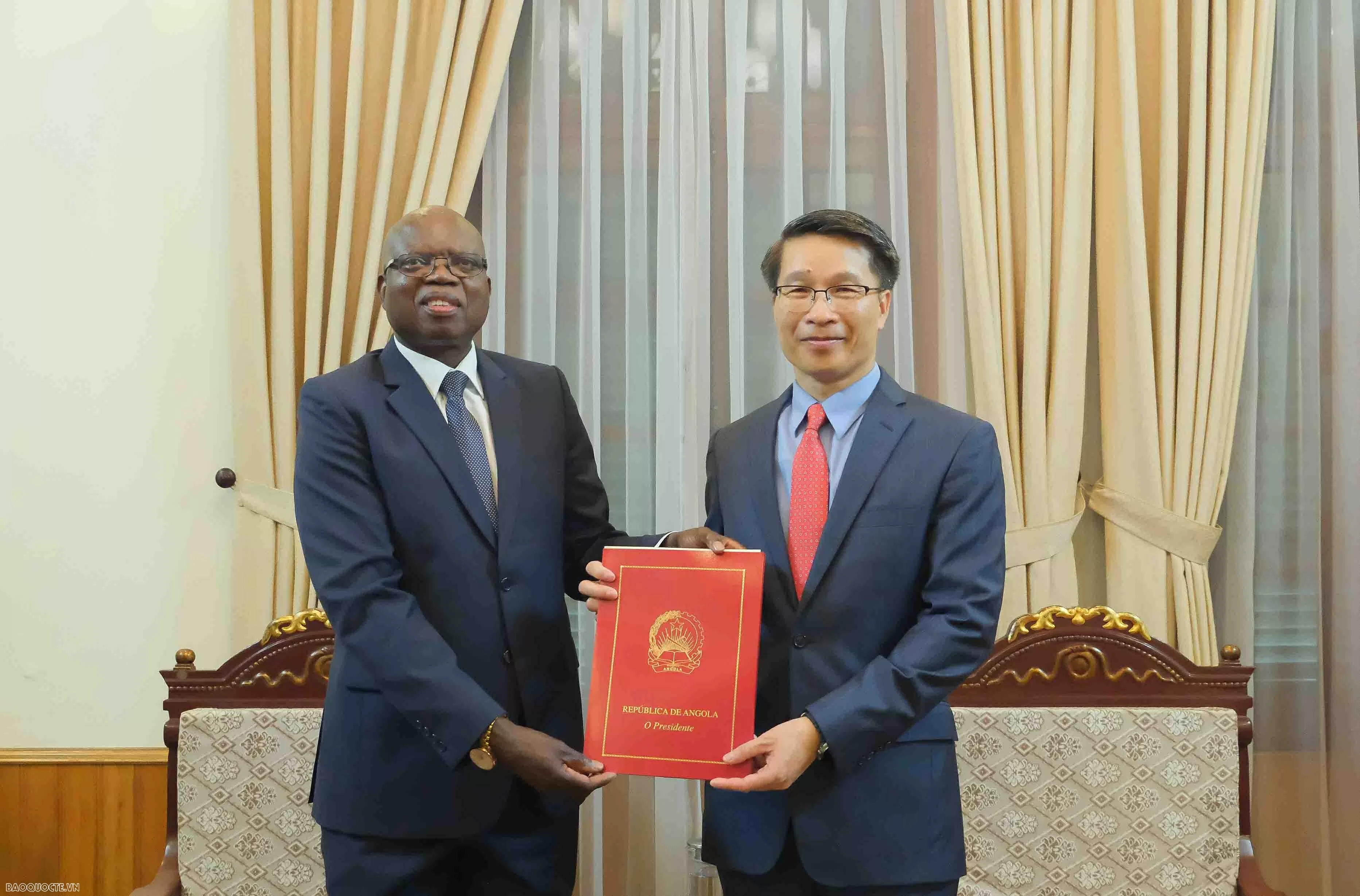 Tiếp nhận bản sao Thư ủy nhiệm bổ nhiệm Đại sứ Cộng hoà Dominia, Algeria và Angola tại Việt Nam