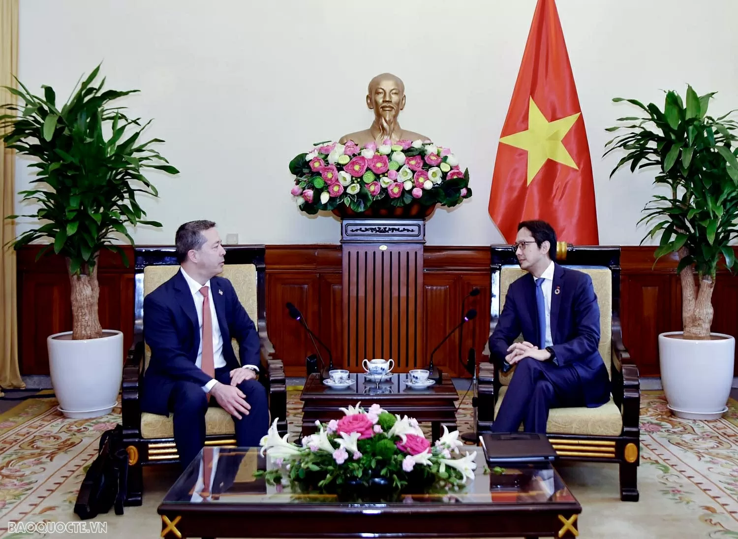Deputy FM Do Hung Viet receives US Senior Official for East Asia and Pacific Affairs