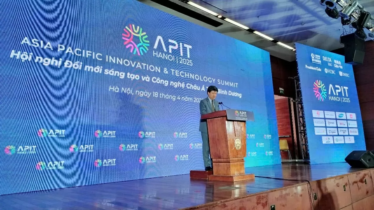 Phó Chủ nhiệm Ủy ban Khoa học-Công nghệ-Môi trường Quốc hội khóa XV Tạ Đình Thi phát biểu khai mạc. (Ảnh: Hải Phương)