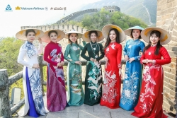 Áo dài Việt Nam thướt tha tỏa sắc hương ở Vạn Lý Trường Thành, Trung Quốc