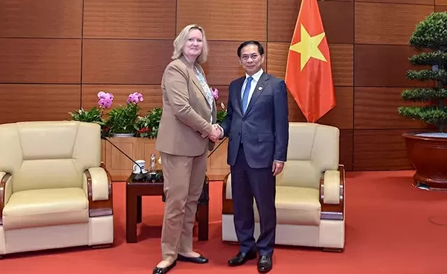 Phó Thủ tướng, Bộ trưởng Ngoại giao Bùi Thanh Sơn tiếp Quốc vụ khanh Bộ Ngoại giao Đan Mạch Lina Hansen.